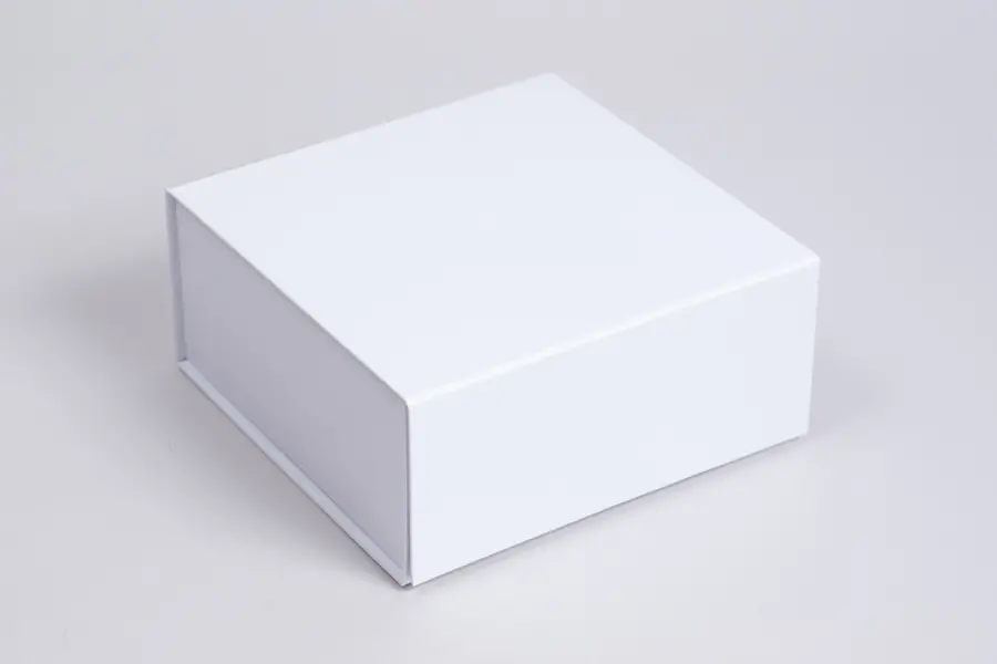 6X6X2-3/4  MATTE WHITE MAGNETIC BOX