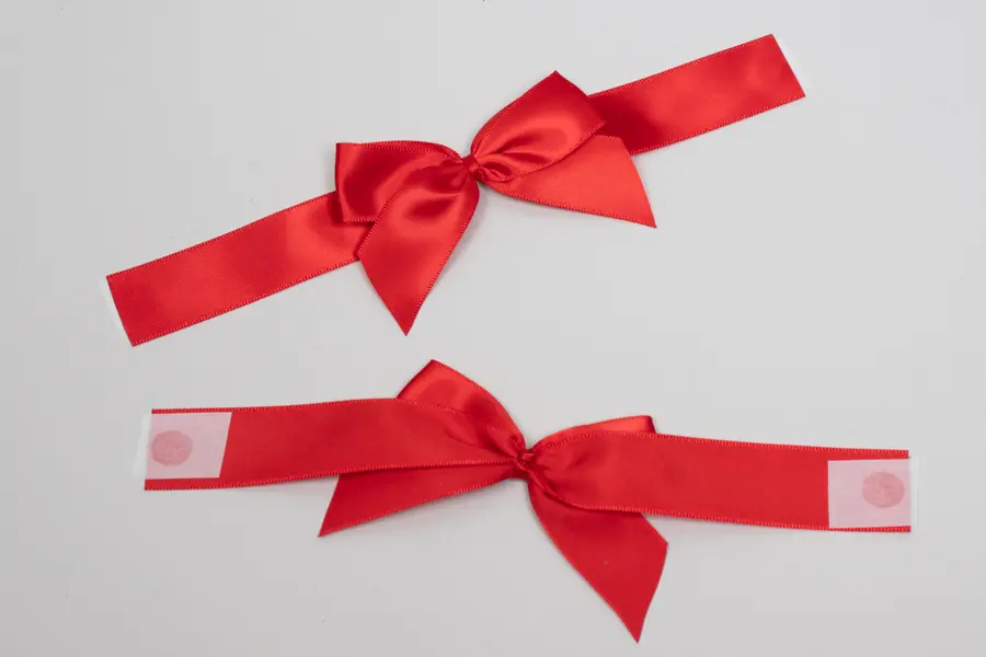 4.5X2.75" GLUE DOT SATIN RED BOW