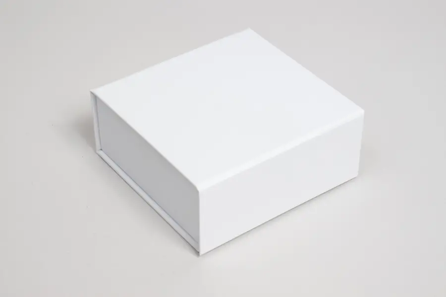 3-5/8X3-1/2X1-1/2 MATTE WHITE MAGNETIC BOX