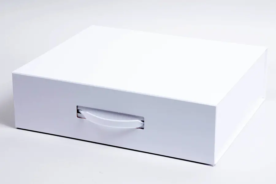 12-1/4 X 10-1/4 X 3-1/2 GLOSS WHITE FOLIO MAGNETIC BOX