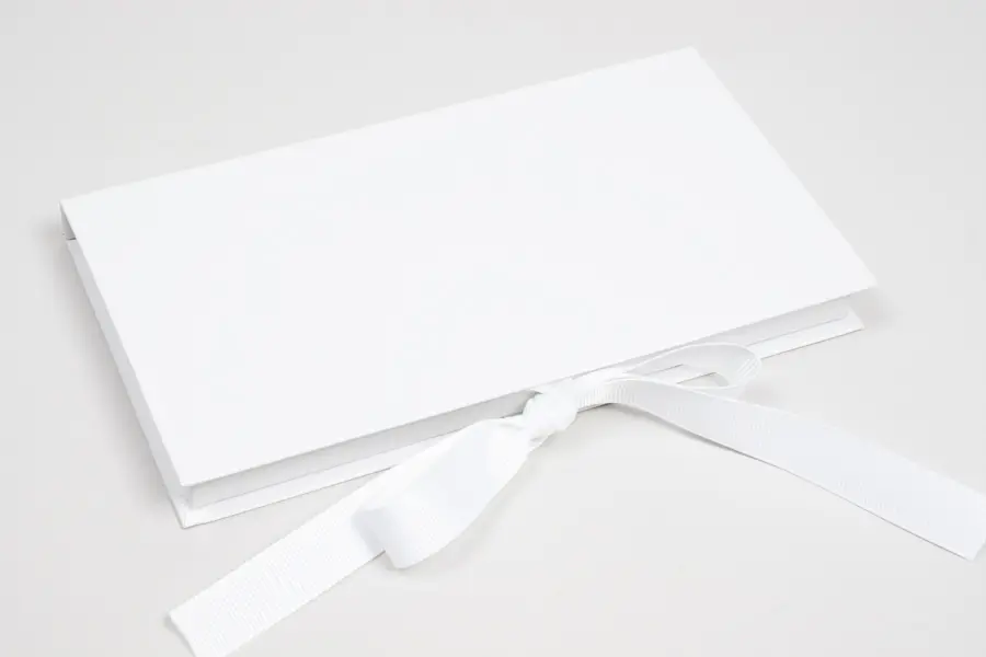 7-1/4 X 4-1/4 X 5/8 MATTE WHITE/WHITE PLATFORM RIBBON GIFT CARD BOX